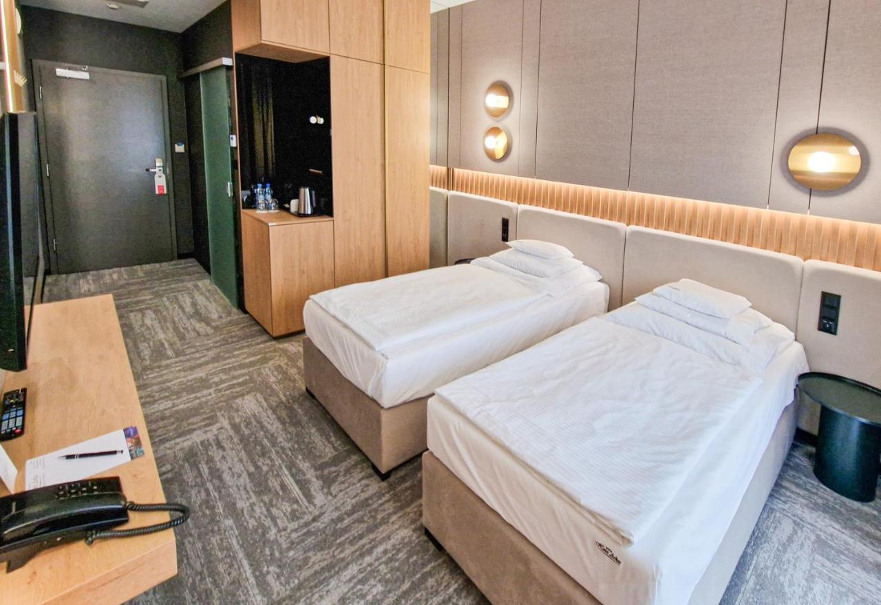 Hotel Arkas Prószków Kültér fotó