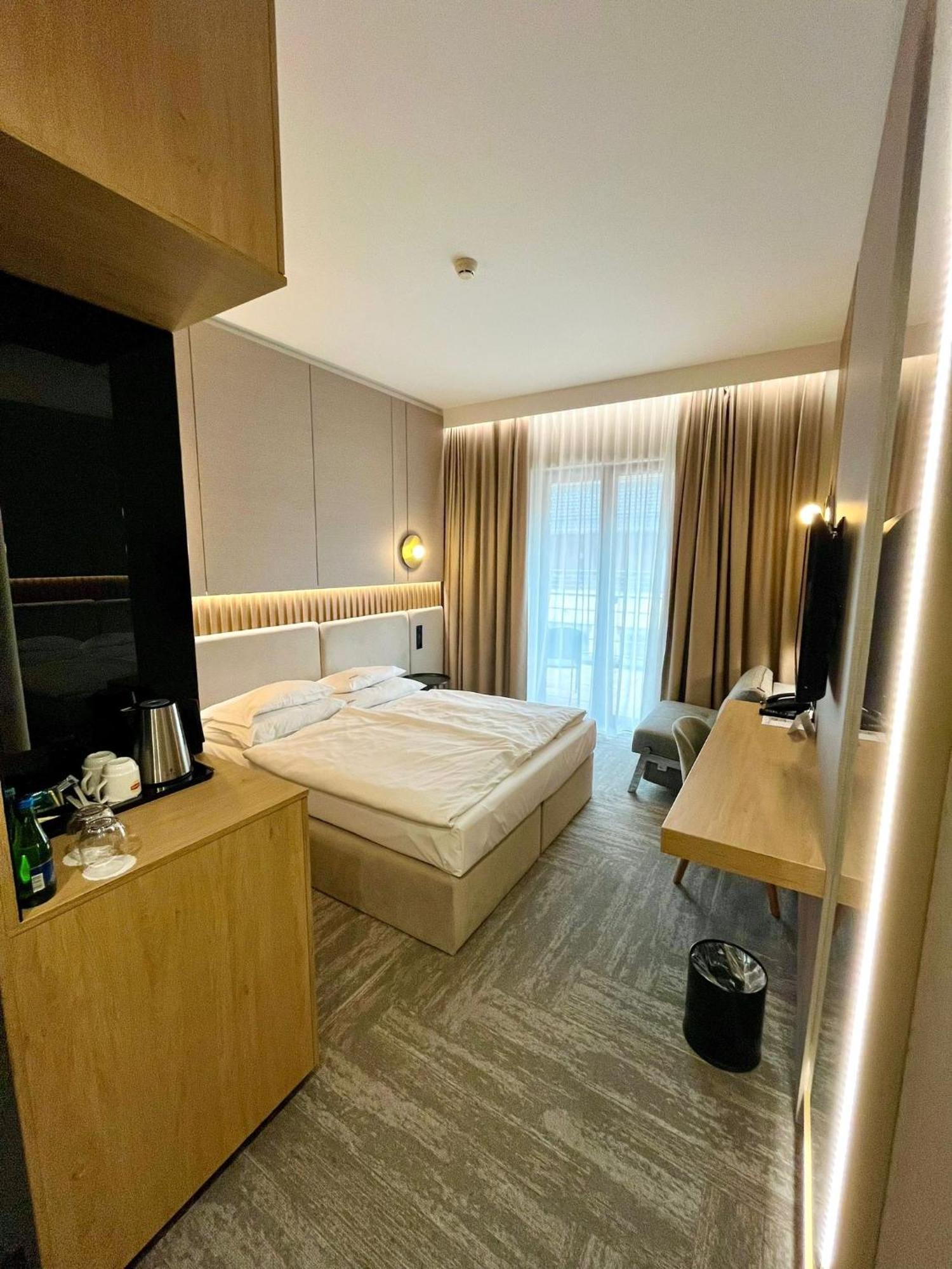 Hotel Arkas Prószków Kültér fotó