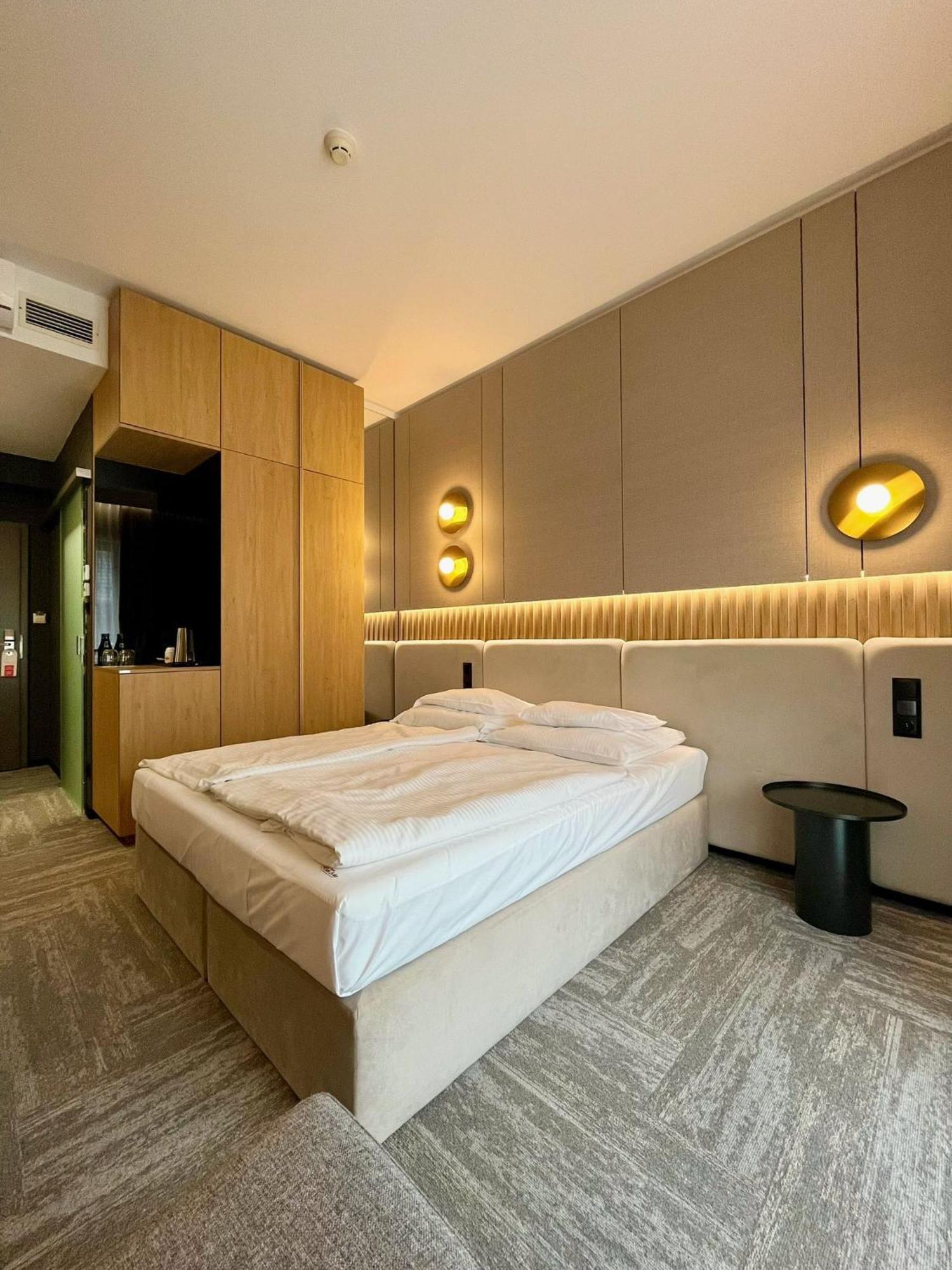 Hotel Arkas Prószków Kültér fotó