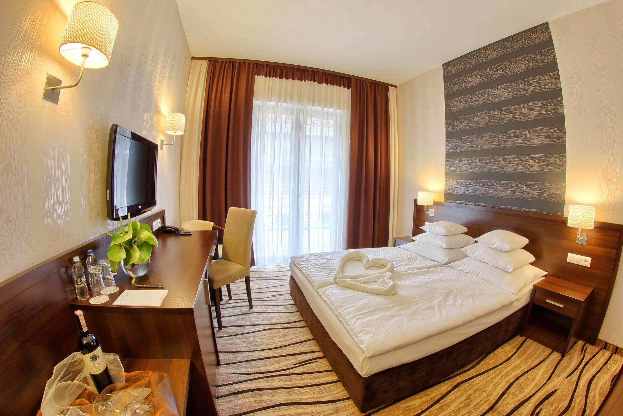 Hotel Arkas Prószków Kültér fotó