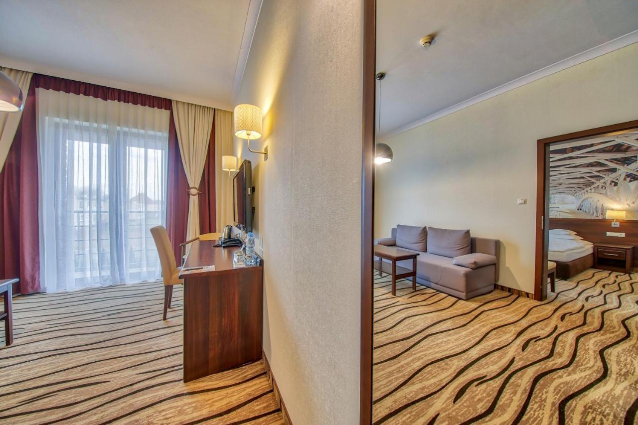 Hotel Arkas Prószków Kültér fotó
