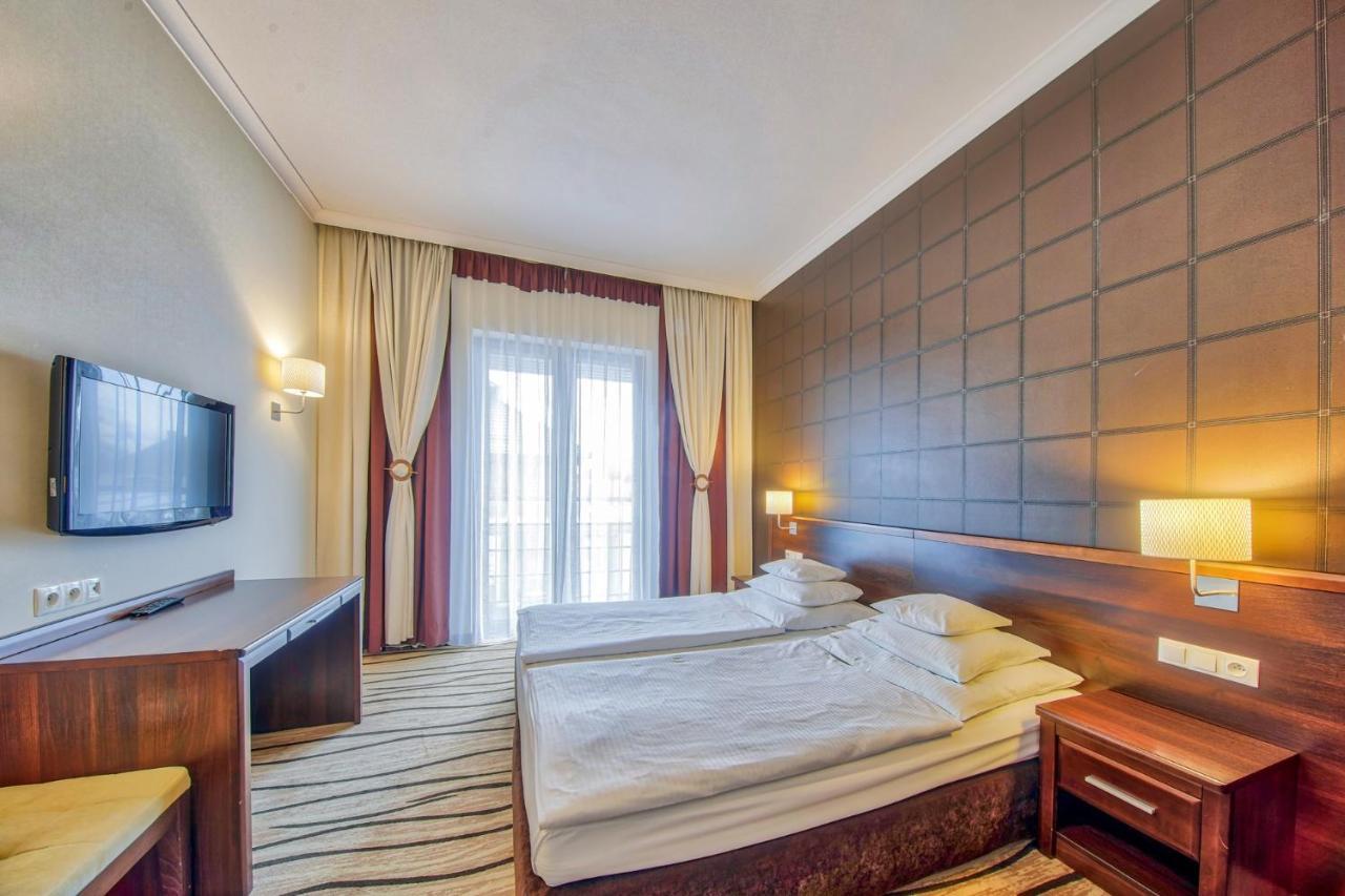 Hotel Arkas Prószków Kültér fotó