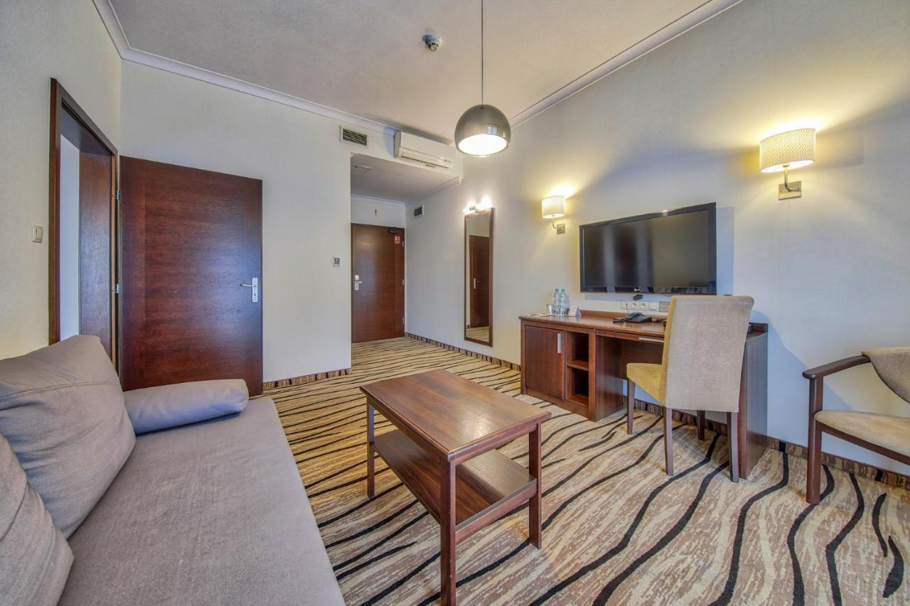 Hotel Arkas Prószków Kültér fotó